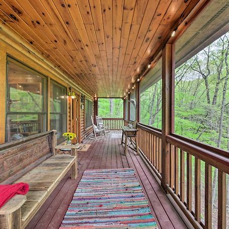 Peaceful Blue Ridge Cabin With Decks And Fire Pit Exterior foto