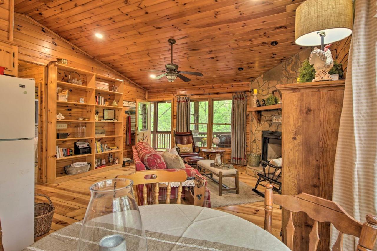Peaceful Blue Ridge Cabin With Decks And Fire Pit Exterior foto