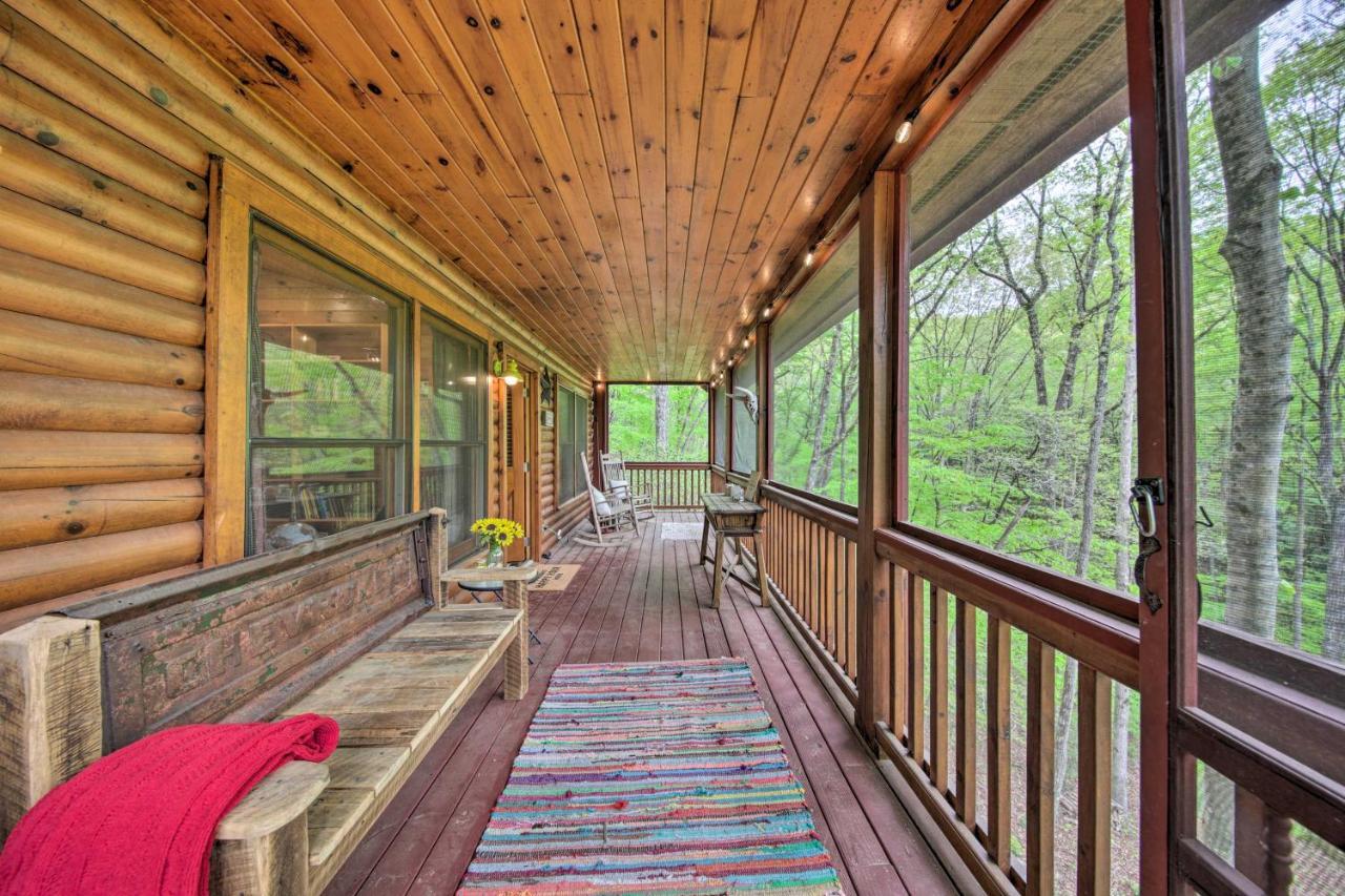 Peaceful Blue Ridge Cabin With Decks And Fire Pit Exterior foto